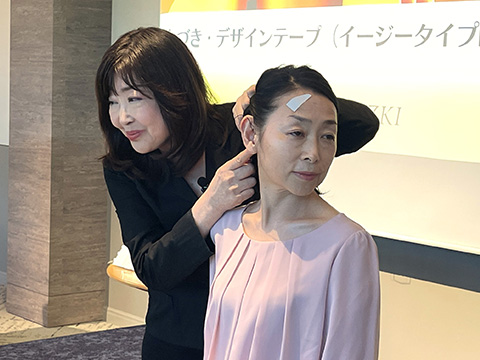 メイクの心と技術を学ぶ